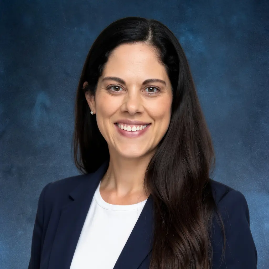 Lindsay Benz Headshot